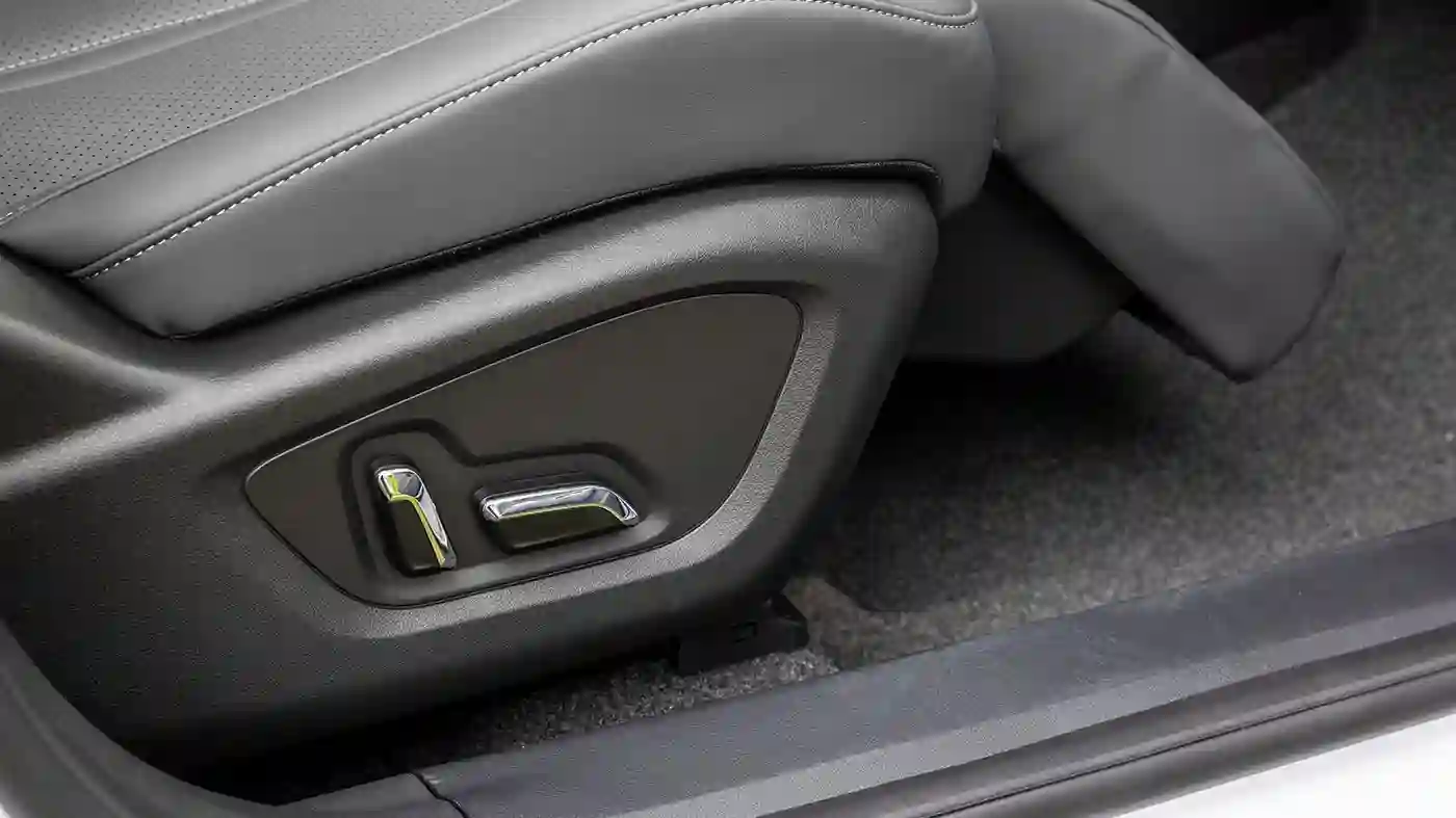 Стартовали продажи флагманского кроссовера Dongfeng HUGE